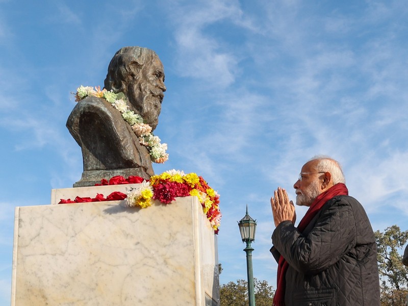 In Images: PM Modi pays homage to statues of Mahatma Gandhi and Rabindranath Tagore in Buenos Aires