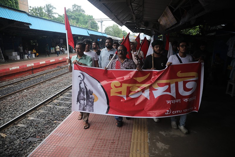 In Images: Bharat Bandh called by 10 trade unions