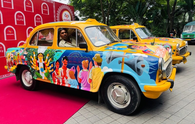 In Images: Asian Paints Marks 40 Years of Sharad Shamman with Yellow Taxi Project in Kolkata