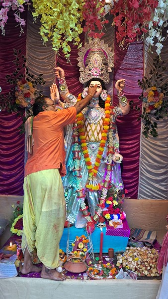 Priest offers prayers to taxi during Vishwakarma Puja in Kolkata