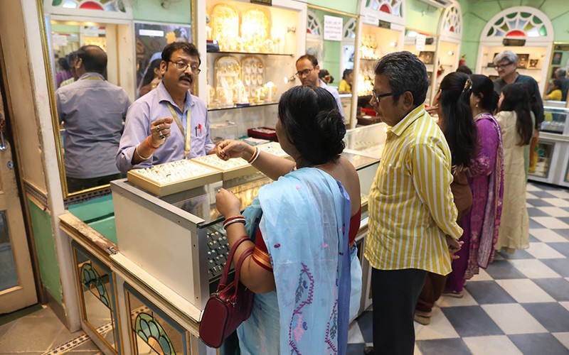 In Images: Kolkata jewellers see festive rush on Dhanteras