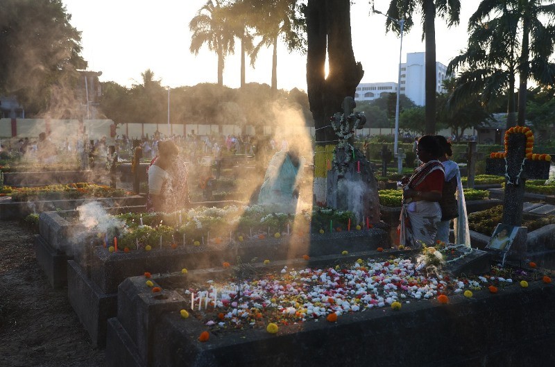 In Images: People honour the departed on All Souls’ Day in Kolkata
