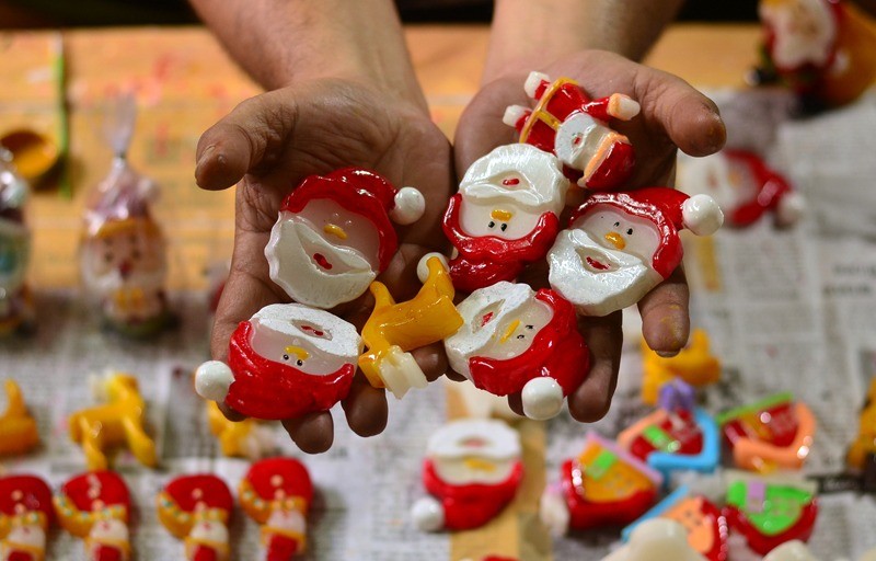 Kolkata wax artist Tuhin Mukherjee brings Santa Claus to life ahead of Christmas