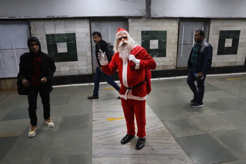 In Images: Santa greets children in Kolkata