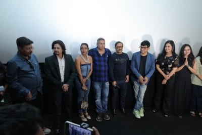 Orpheus Mukhoty's Mukoshe Manushe Khela premieres in Kolkata