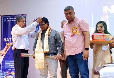 Journalist Rajjyeswar Saha receives Dr. Kadambini Ganguli Memorial Award