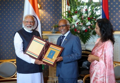 Narendra Modi presents Sangam water, Makhana to Mauritius President