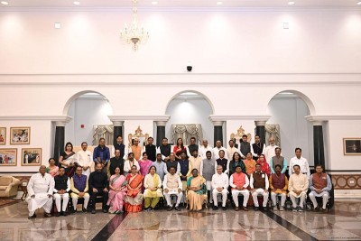 In Images: President Droupadi Murmu hosts breakfast of Parliament