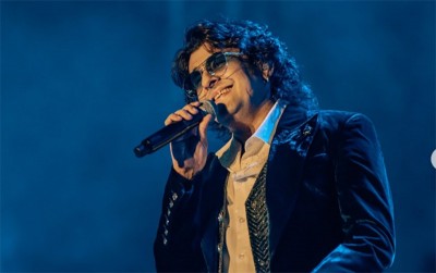 Singer Sonu Nigam stops Delhi college concert midway after unruly audiences throw stones, bottles at him