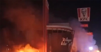 Pakistan: After Bangladesh, mob attacks KFC outlet in Karachi