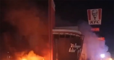 Pakistan: Two more international fast food outlets attacked by mob in Larkana, Karachi