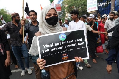 Muslims take to Kolkata streets to protest Waqf amendment