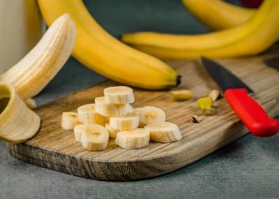 Researchers find the relationship between eating bananas and reducing high blood pressure