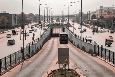 Pakistan: Suicide attack in Peshawar leaves two cops killed