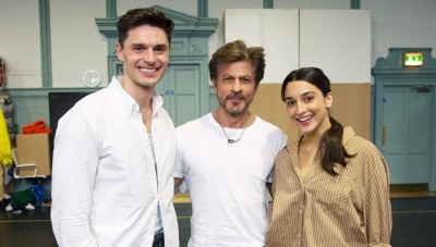 Shah Rukh Khan visits Aditya Chopra's  Come Fall in Love – The DDLJ musical rehearsals in London