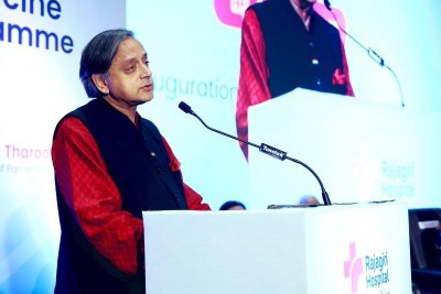 Don't ask permission to fly: Shashi Tharoor after Mallikarjun Kharge's snub over article praising PM