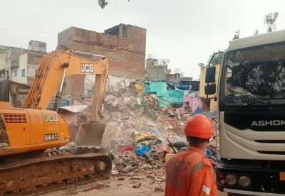 Four-storey building collapses in Delhi, many feared trapped under debris