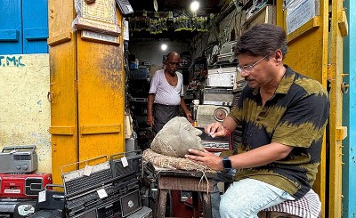 In Images: Kumartuli idol maker Indrajeet Pal prepares for Puja celebrations