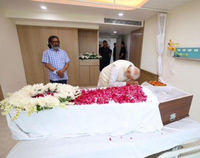 In Images: PM Modi pays last tribute to Shibu Soren who died at 81