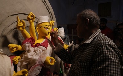 In Images: Artisan paints eye of Goddess Durga at Kolkata's 330-Year-Old Hara Kutir residence