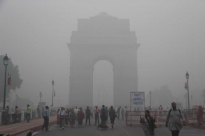 Delhi chokes as AQI slips to ‘severe’, smog blankets city