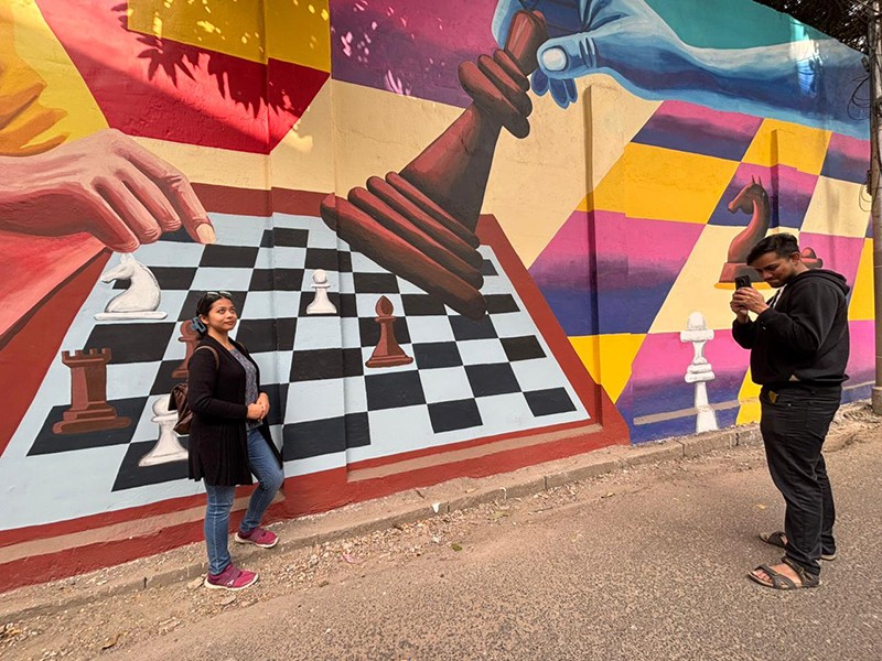 Kolkata’s Ballygunge Transforms Into a Vibrant Colour Corridor