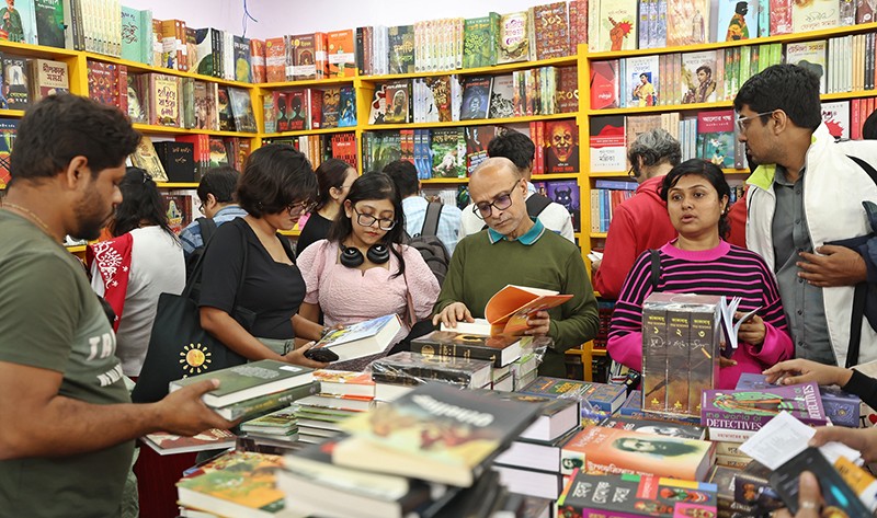 Book lovers flood Kolkata! Massive turnout at 49th International Book Fair
