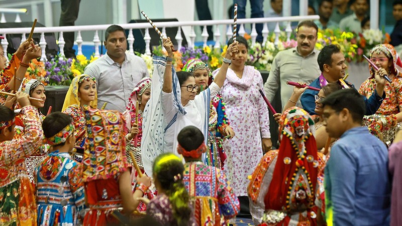 Mamata Banerjee joins grand Holi celebration in Kolkata — Watch the festive moments