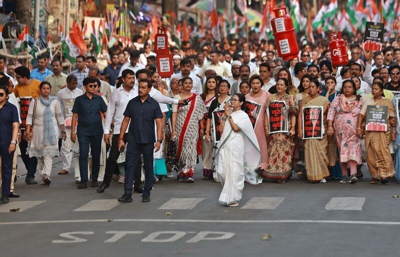 In Images: Mamata Banerjee leads rally in Kolkata over LPG crisis