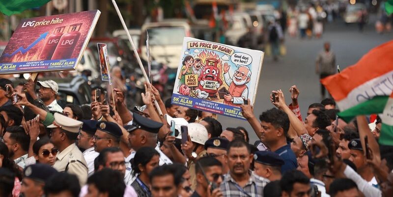 In Images: Mamata Banerjee leads rally in Kolkata over LPG crisis