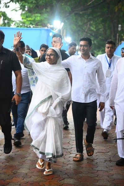 In Images: Mamata Banerjee celebrates Eid with people in Bhabanipur