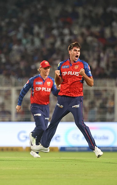 In Images: SRK at Eden Gardens for KKR match against PBKS