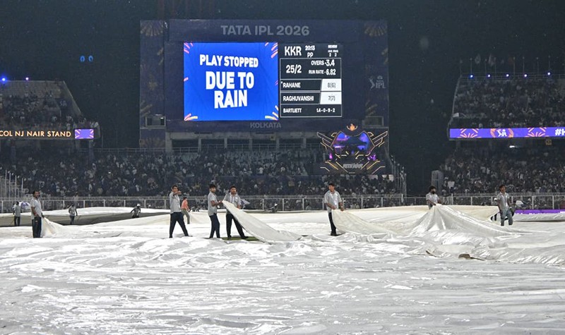 In Images: SRK at Eden Gardens for KKR match against PBKS