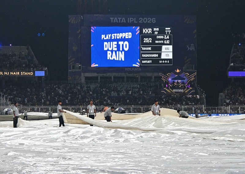 In Images: SRK at Eden Gardens for KKR match against PBKS