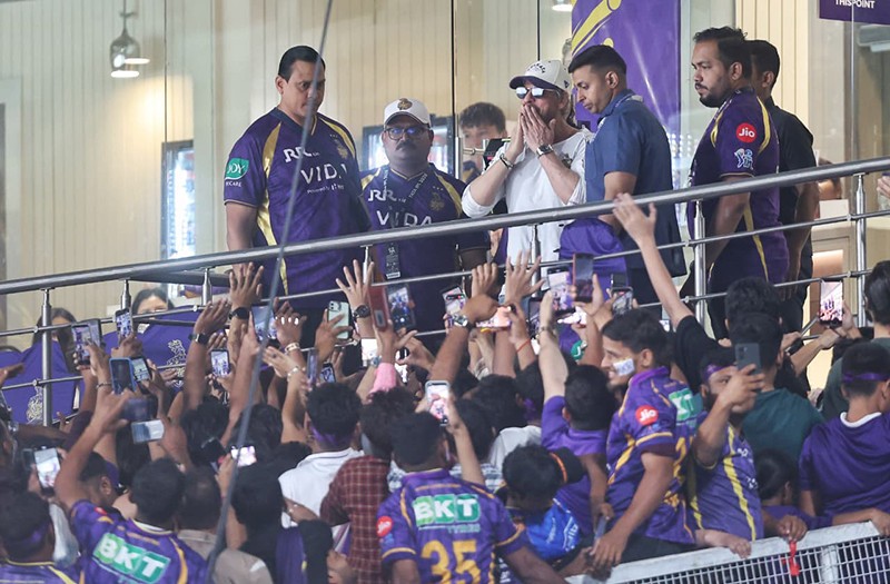 In Images: SRK at Eden Gardens for KKR match against PBKS