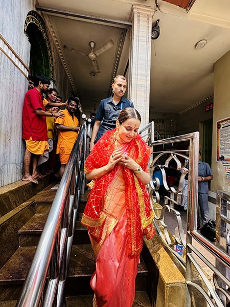 In Images: Kangana Ranaut at Kalighat Temple in Kolkata