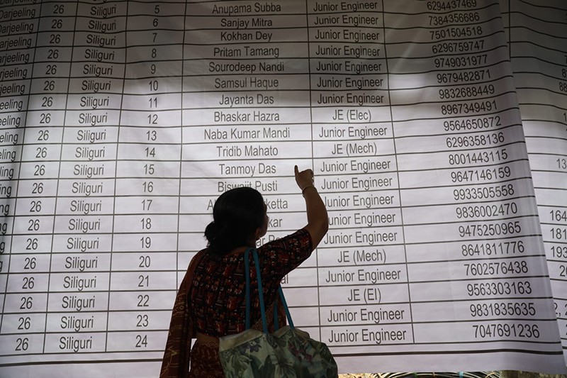 Phase 1 of Bengal polls tomorrow; polling personnel collect EVMs, other materials from a Siliguri dispersal centre
