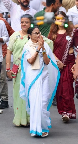 In Images: Mamata Banerjee rallies South Kolkata amid PM Modi's visit to the city