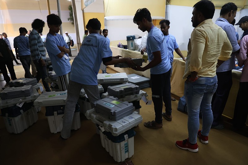 In Images: Poll preparedness peaks as VVPAT machines reach Kolkata centres ahead of final Bengal voting phase