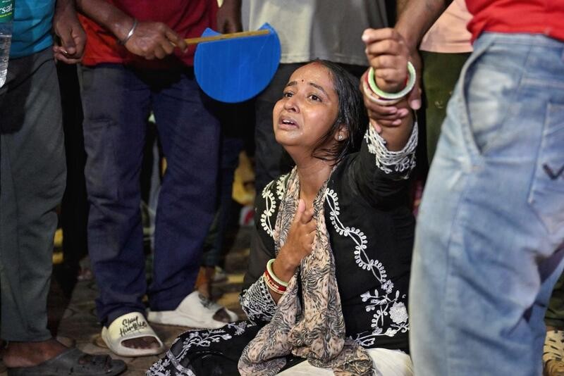 In Images: CM Suvendu Adhikari, ministers meet Taratala warehouse collapse victims at SSKM Hospital