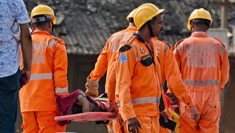 Taratala disaster halts construction across Kolkata as rescue efforts continue and the death toll rises.