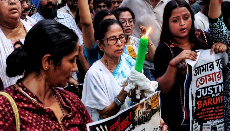 In Images: Mamata Banerjee holds candlelight march over Baruipur minor's alleged rape-murder