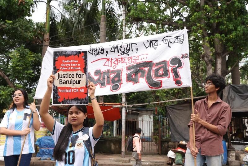 In Images: Kolkata football fans protest at Esplanade over Baruipur rape and murder case