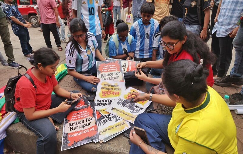 In Images: Kolkata football fans protest at Esplanade over Baruipur rape and murder case
