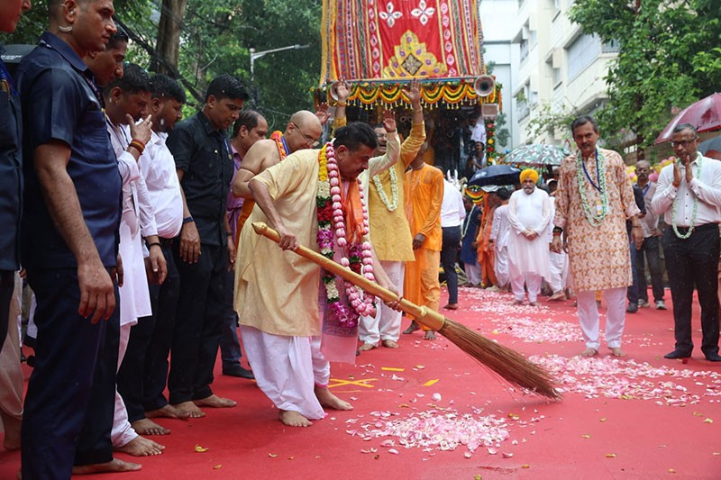 Bengal CM Suvendu Adhikari leads ISKCON's historic Kolkata Rath Yatra