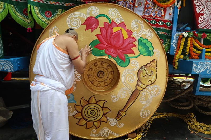 Bengal CM Suvendu Adhikari leads ISKCON's historic Kolkata Rath Yatra