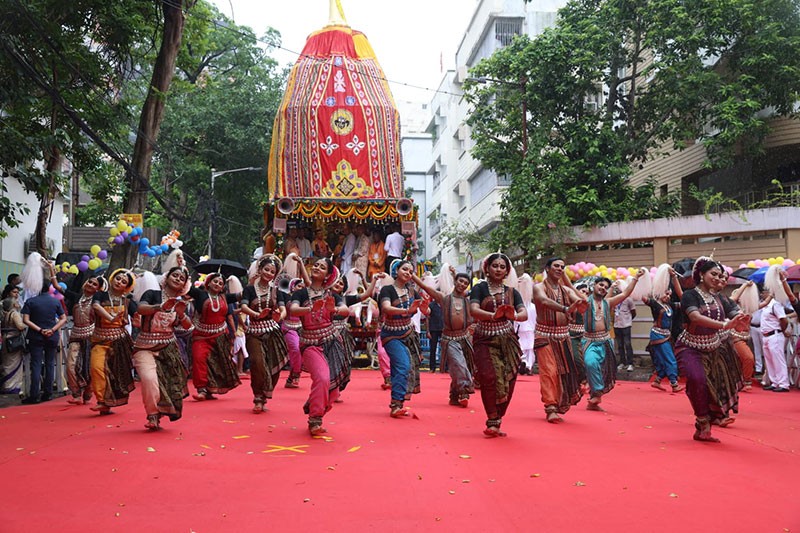 Bengal CM Suvendu Adhikari leads ISKCON's historic Kolkata Rath Yatra