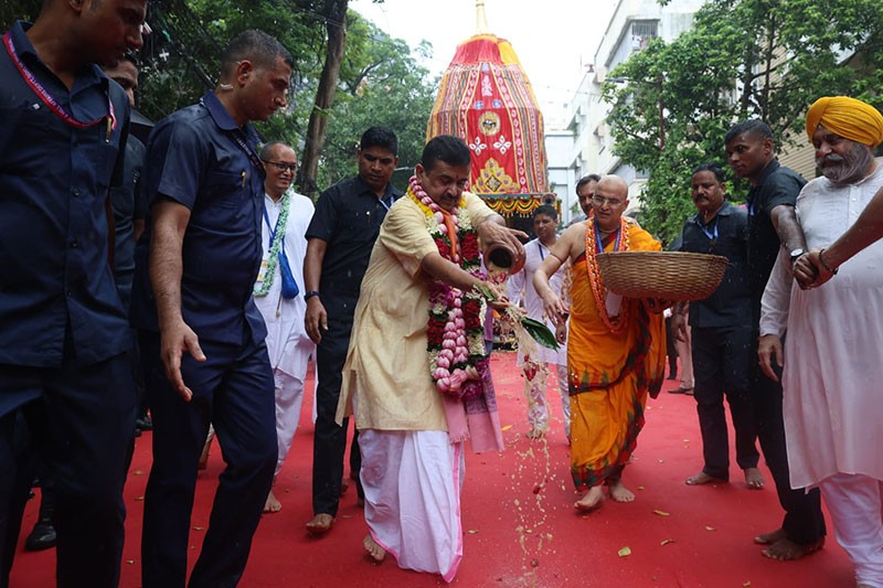Bengal CM Suvendu Adhikari leads ISKCON's historic Kolkata Rath Yatra