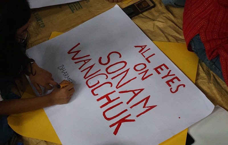 Kolkata's Jadavpur University students hold symbolic hunger strike in solidarity with Sonam Wangchuk