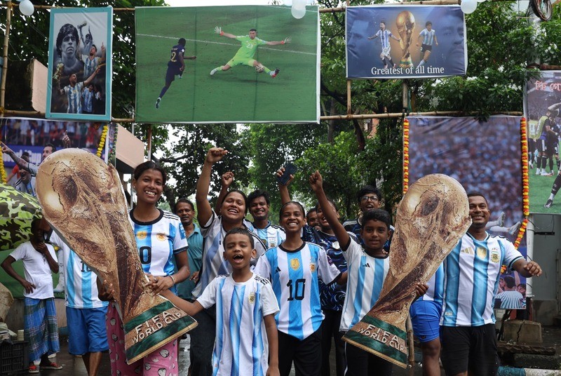 In Images: Argentina fans perform Yagya in Kolkata ahead of FIFA World Cup final